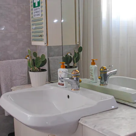 Magnolia Con Giardino Барі